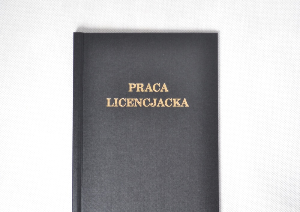 Czarna okładka dyplomowa